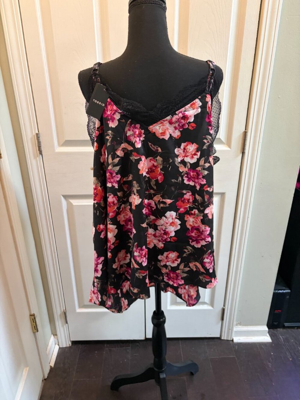 Torrid Satin Lace Trim Cami Size 18-20 In Aura Floral Black - Picture 3 of 7